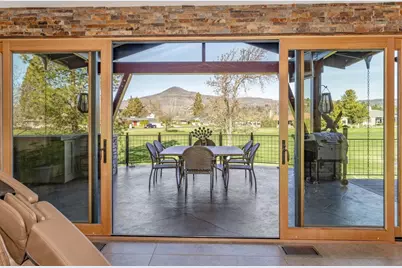 67 Fairway Circle, Medford, OR 97504 - Photo 4