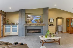 67 Fairway Cir, Medford, OR 97504 - Photo 6