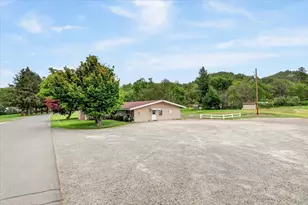 8401 Old Stage Rd, Central Point, OR 97502 - Photo 26