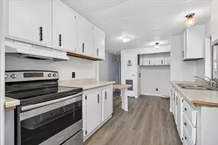 8401 Old Stage Rd, Central Point, OR 97502 - Photo 6
