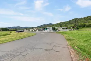 8401 Old Stage Rd, Central Point, OR 97502 - Photo 18
