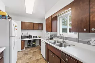 607 S Ivy St, Medford, OR 97501 - Photo 8