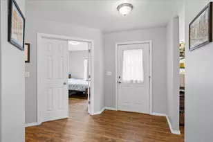 1443 Matthews Pl, Medford, OR 97504 - Photo 2