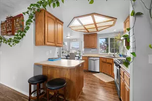 1443 Matthews Pl, Medford, OR 97504 - Photo 8