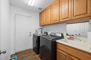 1443 Matthews Pl, Medford, OR 97504 - Photo 18