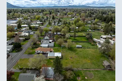 2640 Kane Street, Klamath Falls, OR 97603 - Photo 2