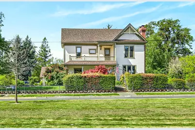 1002 NW Washington Boulevard, Grants Pass, OR 97526 - Photo 2