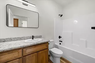 728 Dahl Pl, Medford, OR 97501 - Photo 16