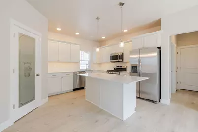 868 NW 19th Street, Redmond, OR 97756 - Photo 1