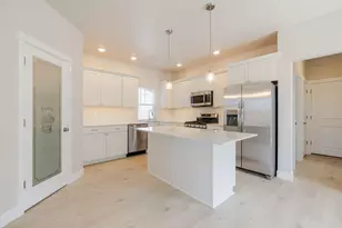 868 NW 19th St, Redmond, OR 97756 - Photo 1