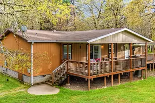 360 Lamont Way, Cave Junction, OR 97523 - Photo 2