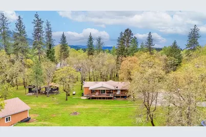 360 Lamont Way, Cave Junction, OR 97523 - Photo 2