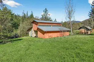 5700 Hwy 238, Jacksonville, OR 97530 - Photo 30