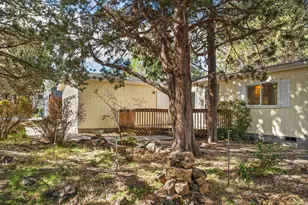 1015 SE Valleywood Pl, Bend, OR 97702 - Photo 2