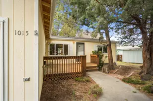 1015 SE Valleywood Pl, Bend, OR 97702 - Photo 34