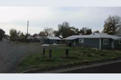 409 W Ridgeway Avenue, Hermiston, OR 97838 - Photo 2