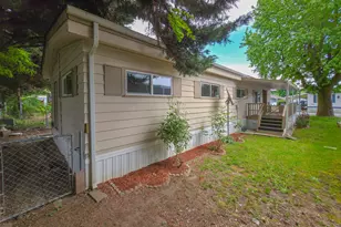 443 Ashwood Dr, Grants Pass, OR 97526 - Photo 32