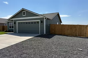 225 SE Peppermint Loop, Culver, OR 97734 - Photo 2