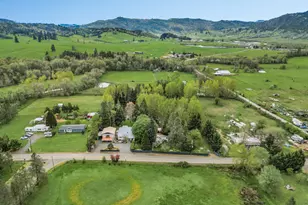 1381 Oak Hill Rd, Roseburg, OR 97471 - Photo 2