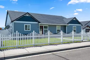 628 Barton Rd, Eagle Point, OR 97524 - Photo 6