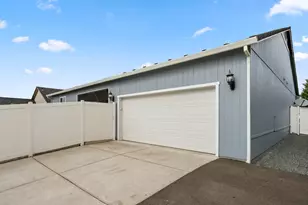 628 Barton Rd, Eagle Point, OR 97524 - Photo 30