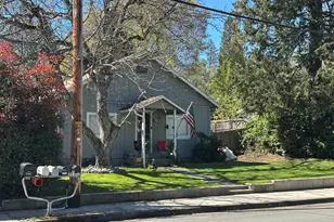 1111 NW B St, Grants Pass, OR 97526 - Photo 2