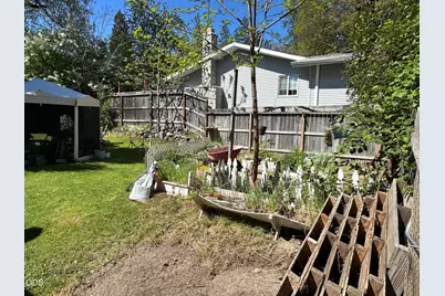 1111 NW B Street, Grants Pass, OR 97526 - Photo 4