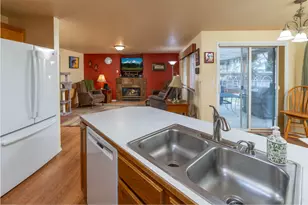 3128 NE Cromwell Ct, Bend, OR 97701 - Photo 6