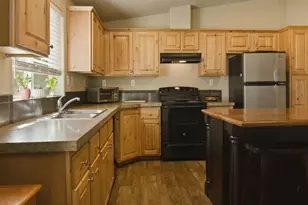 2530 SW Evening Primrose Dr, Redmond, OR 97756 - Photo 4