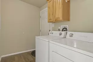 2530 SW Evening Primrose Dr, Redmond, OR 97756 - Photo 14