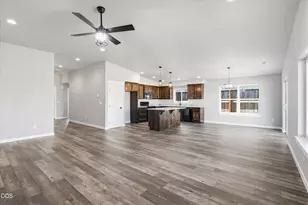 1834 Ingram Ln, Medford, OR 97501 - Photo 4