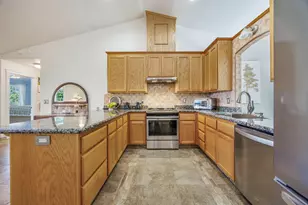 16445 Meadows Rd, White City, OR 97503 - Photo 14