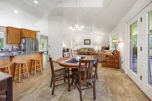 16445 Meadows Rd, White City, OR 97503 - Photo 12