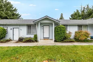 1365 SW Sun Glo Dr, Grants Pass, OR 97527 - Photo 2