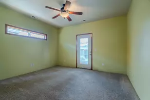 708 Isherwood Dr, Central Point, OR 97502 - Photo 18