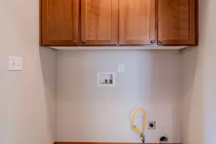 708 Isherwood Dr, Central Point, OR 97502 - Photo 14