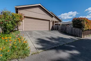 708 Isherwood Dr, Central Point, OR 97502 - Photo 24