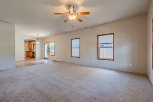 708 Isherwood Dr, Central Point, OR 97502 - Photo 4