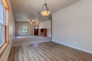 708 Isherwood Dr, Central Point, OR 97502 - Photo 8