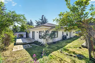 945 Hillview Dr, Ashland, OR 97520 - Photo 38