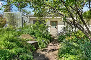 945 Hillview Dr, Ashland, OR 97520 - Photo 42