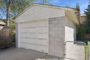 521 NW Georgia Ave, Bend, OR 97703 - Photo 24