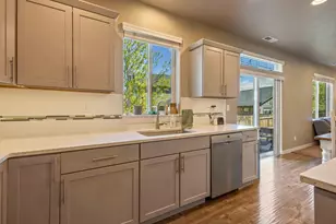 746 N Roundhouse Ct, Sisters, OR 97759 - Photo 10