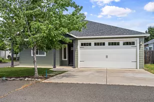 1350 Swayze Ln, Medford, OR 97501 - Photo 4