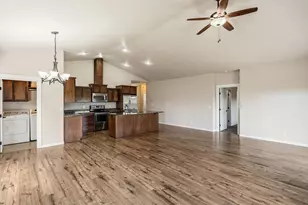 1350 Swayze Ln, Medford, OR 97501 - Photo 16