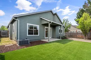 1350 Swayze Ln, Medford, OR 97501 - Photo 8
