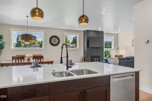 887 NW 18th Ct, Redmond, OR 97756 - Photo 26