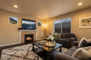 2781 NE Spring Water Pl, Bend, OR 97702 - Photo 2
