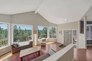 2068 NW Cascade View Dr, Bend, OR 97703 - Photo 14