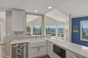 2068 NW Cascade View Dr, Bend, OR 97703 - Photo 18